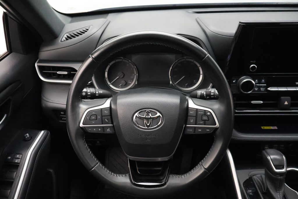 Thumbnail: 2023 Toyota Highlander - 23