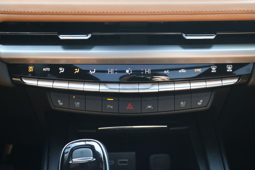 Thumbnail: 2024 Cadillac XT4 - 20