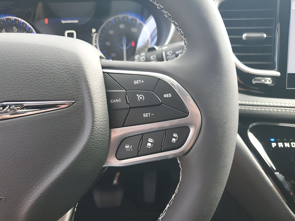 New 2026 Silver Chrysler Select image 32