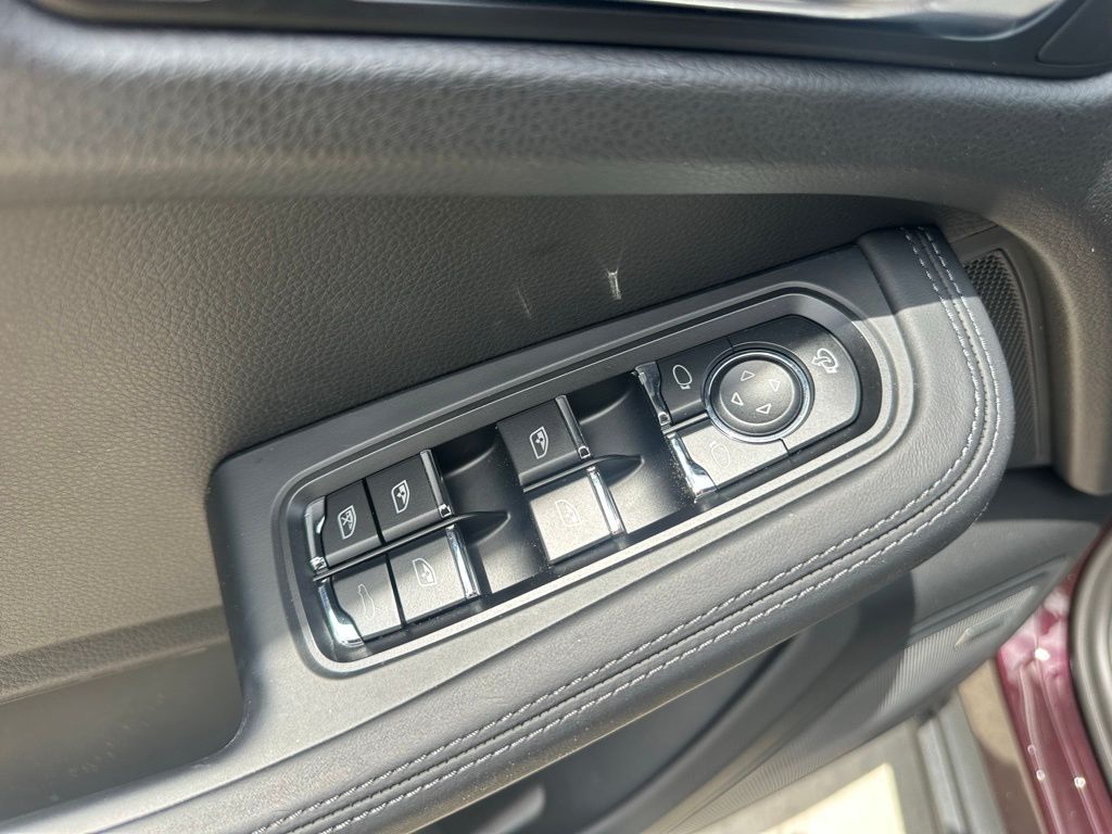 Thumbnail: 2026 Porsche Macan - 21