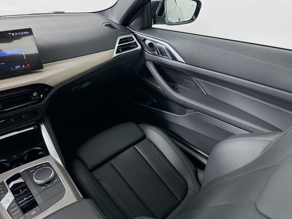 Thumbnail: 2025 BMW 4 Series - 24