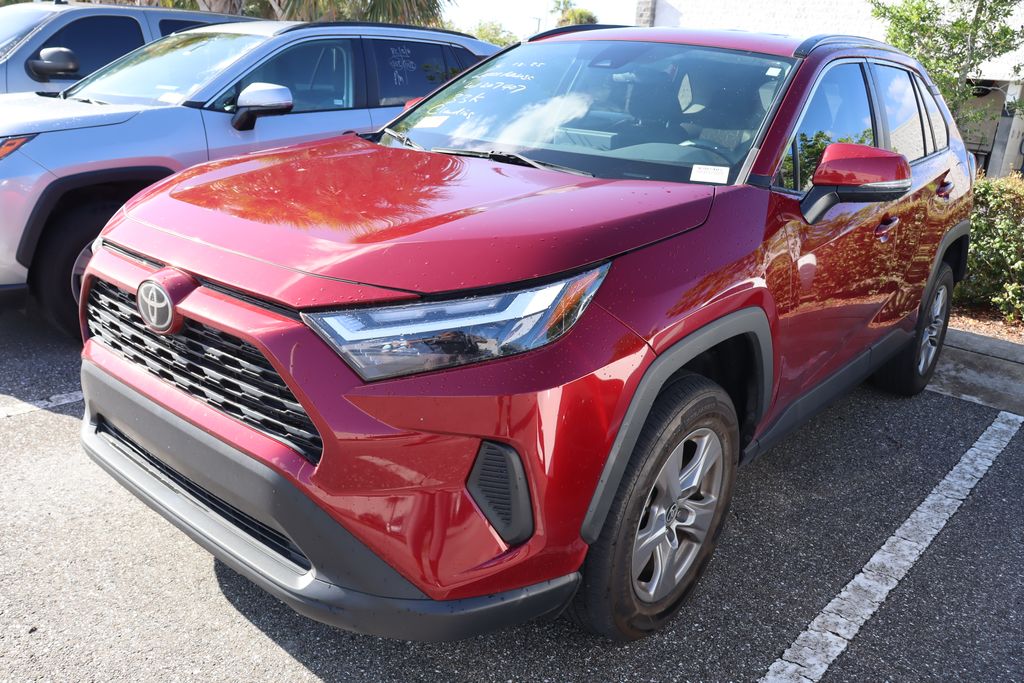 2022 Toyota RAV4 XLE 2