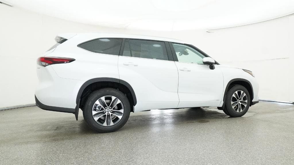 Thumbnail: 2025 Toyota Highlander - 23