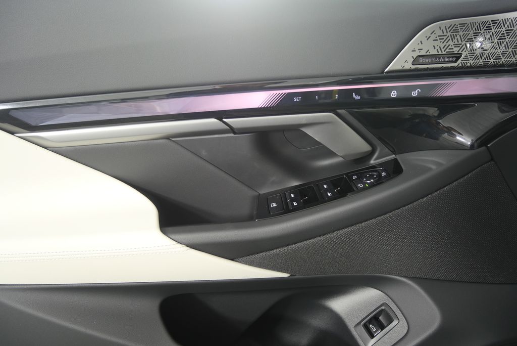Thumbnail: 2026 BMW i5 - 9