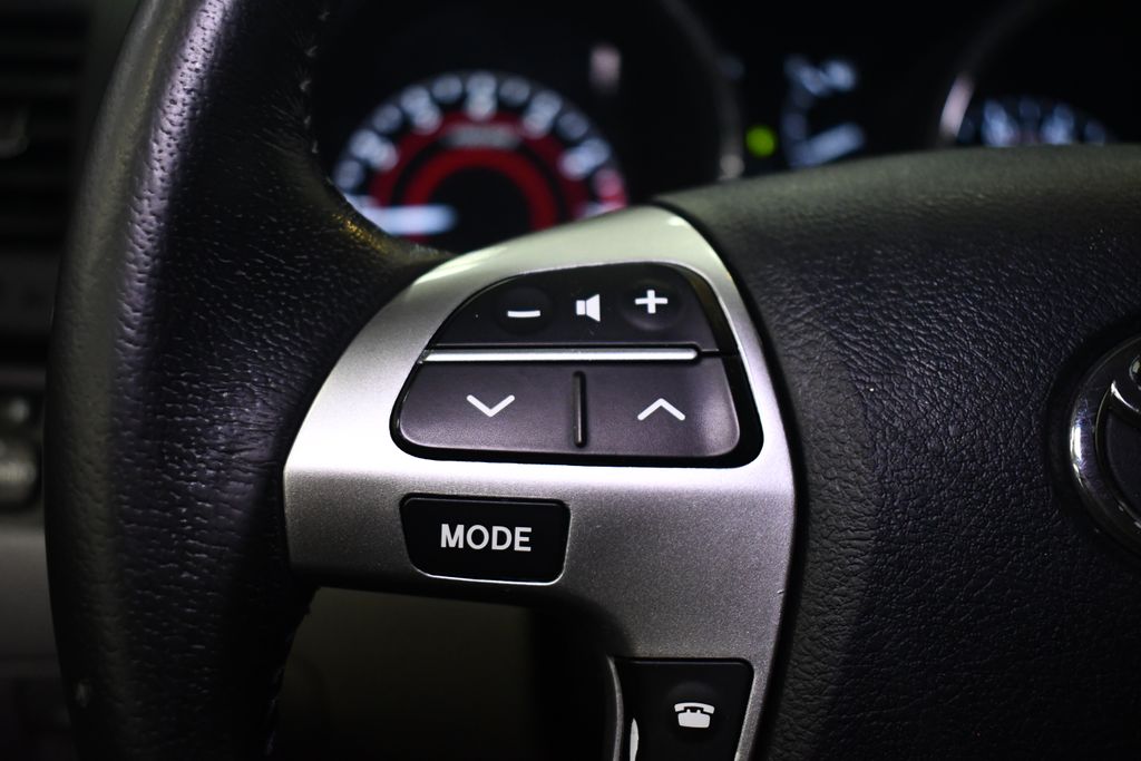 Thumbnail: 2012 Toyota Highlander - 23