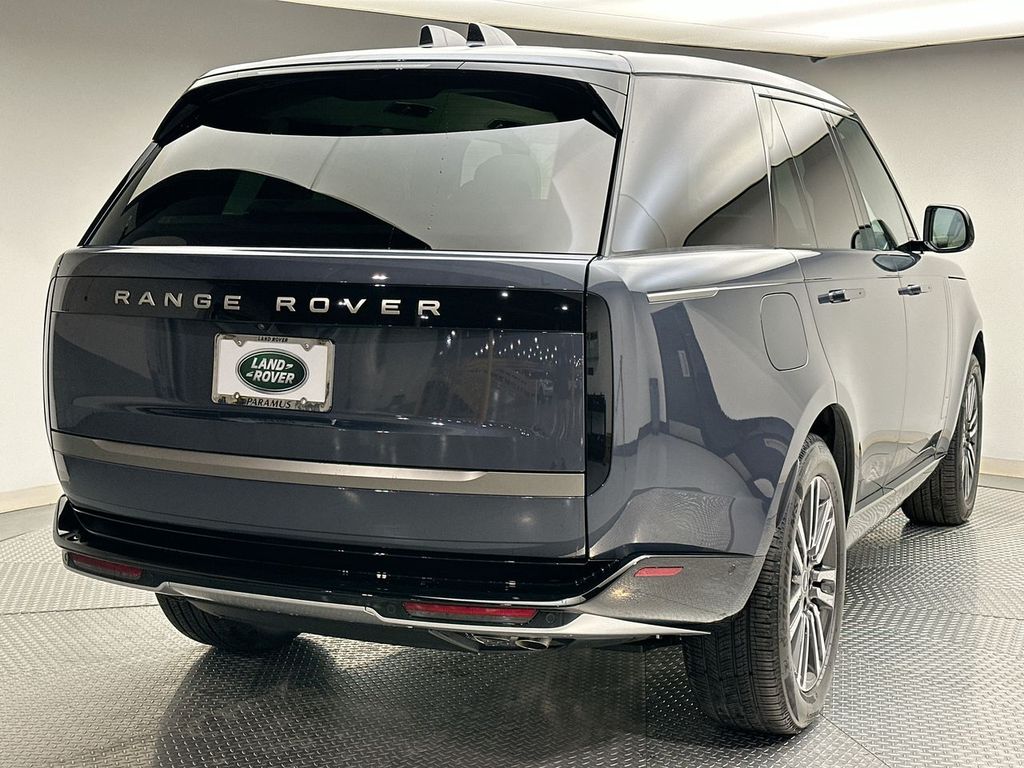 2025 Land Rover Range Rover SE 2