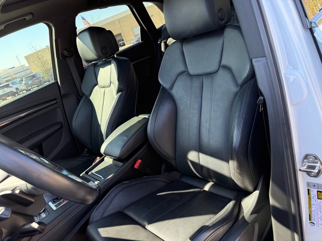 Thumbnail: 2019 Audi SQ5 - 13