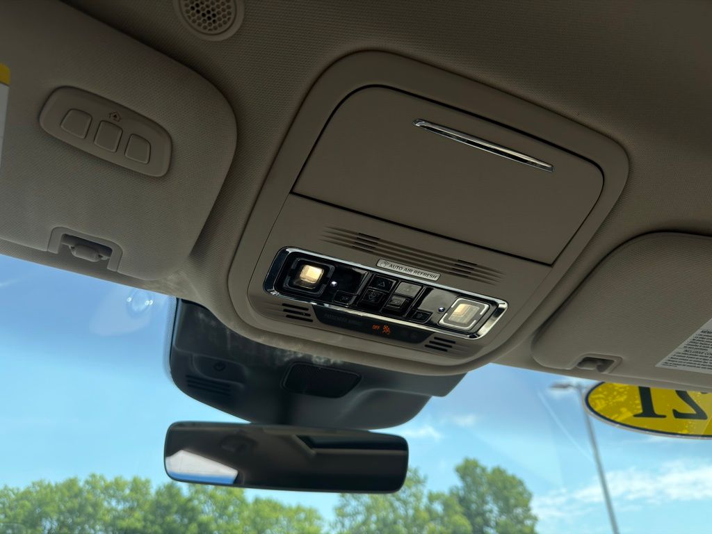 Thumbnail: 2021 Lincoln Aviator - 14