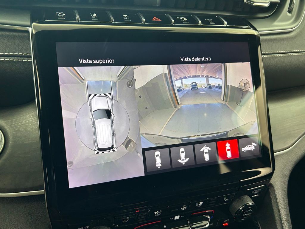 Used 2024 Diamond Black Crystal Pearlcoat Jeep Limited image 22