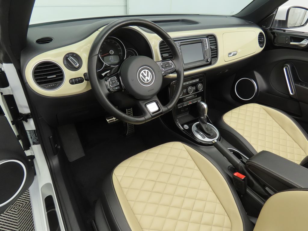 Thumbnail: 2019 Volkswagen Beetle - 17