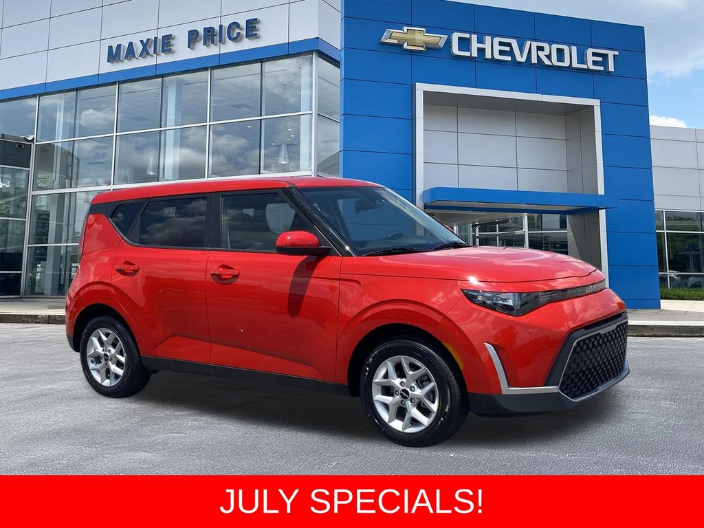 2025 Kia Soul LX - Photo 1