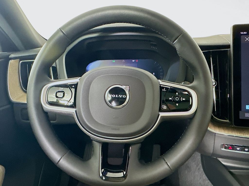 2026 Volvo XC60 Plus - Photo 11
