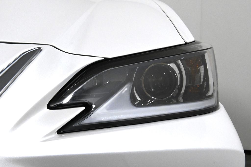 Thumbnail: 2021 Lexus ES - 11