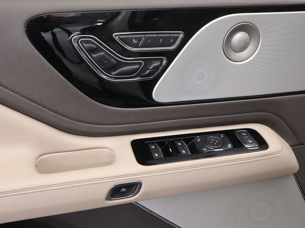 Thumbnail: 2023 Lincoln Aviator - 25