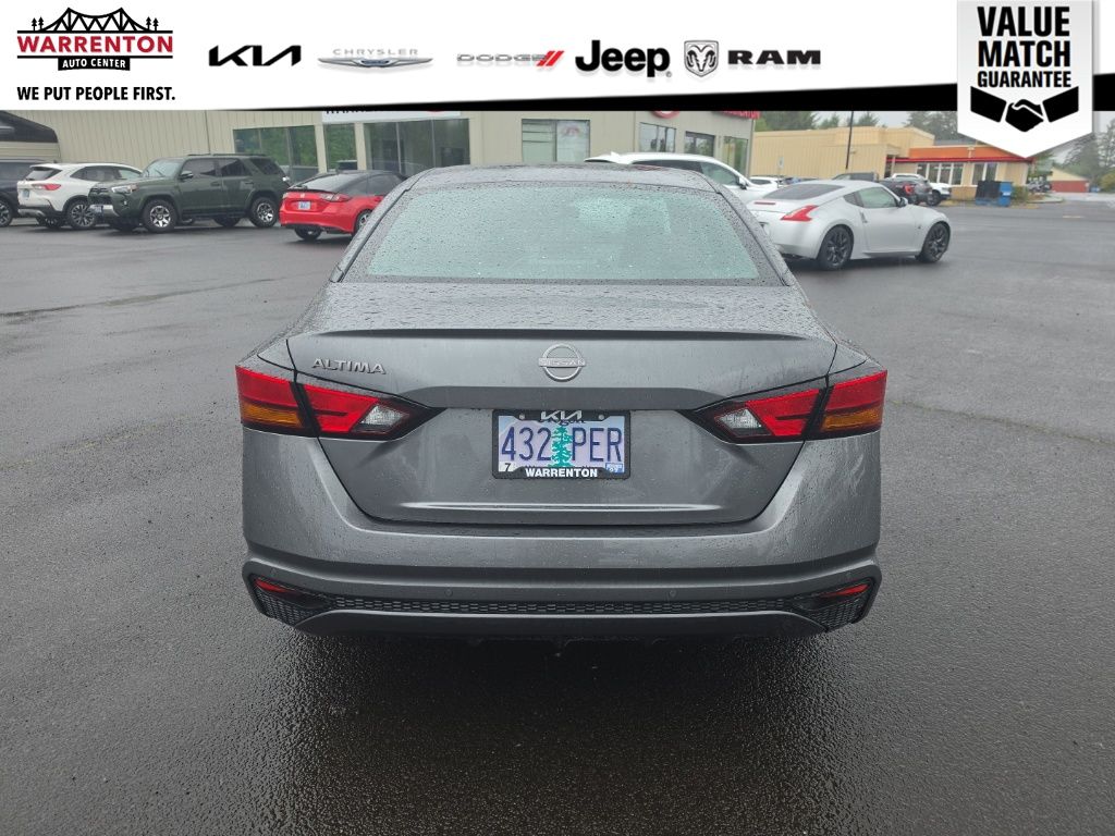 View vehicle photo 4