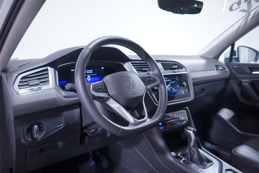 Thumbnail: 2023 Volkswagen Tiguan - 6