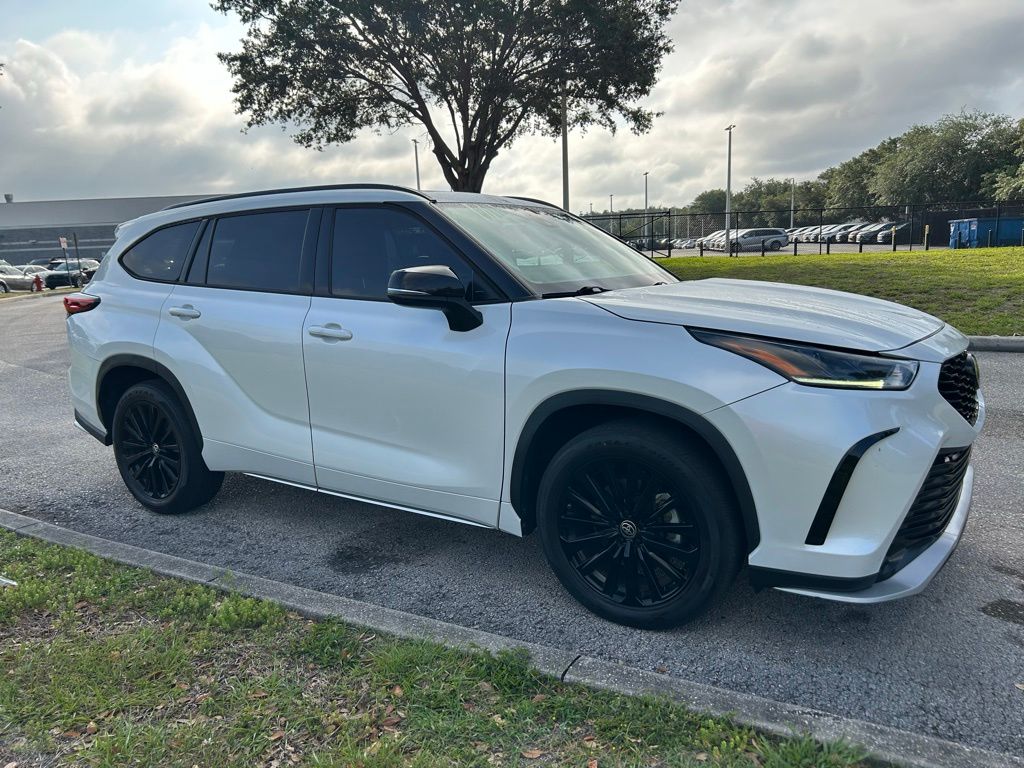 Thumbnail: 2023 Toyota Highlander - 8