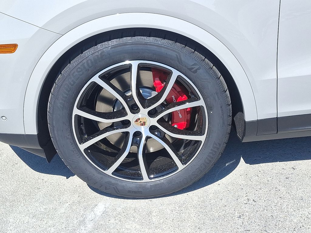 Thumbnail: 2026 Porsche Cayenne - 10