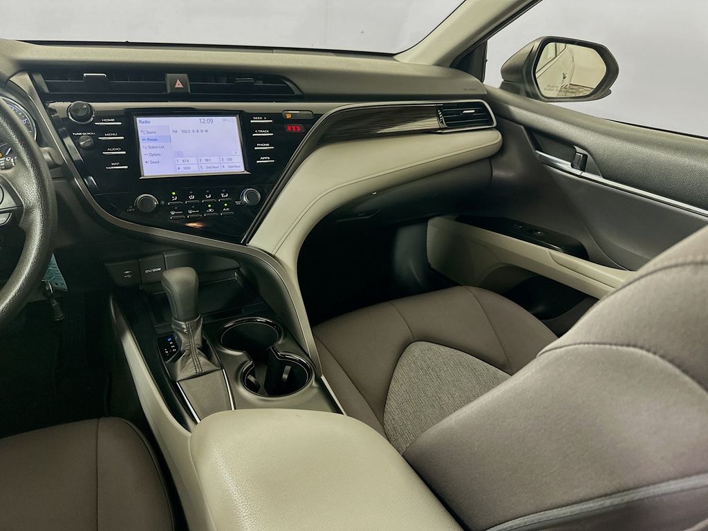 Thumbnail: 2019 Toyota Camry - 22