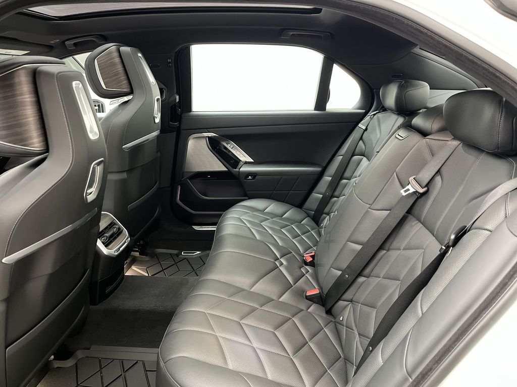 Thumbnail: 2023 BMW 7 Series - 23