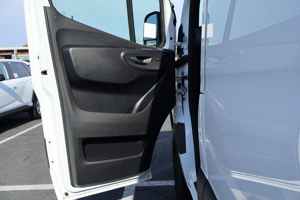 Thumbnail: 2025 Mercedes-Benz Sprinter - 7