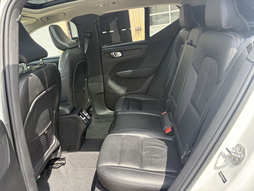 Used 2023 Crystal White Volvo B5 Plus Dark Theme image 25