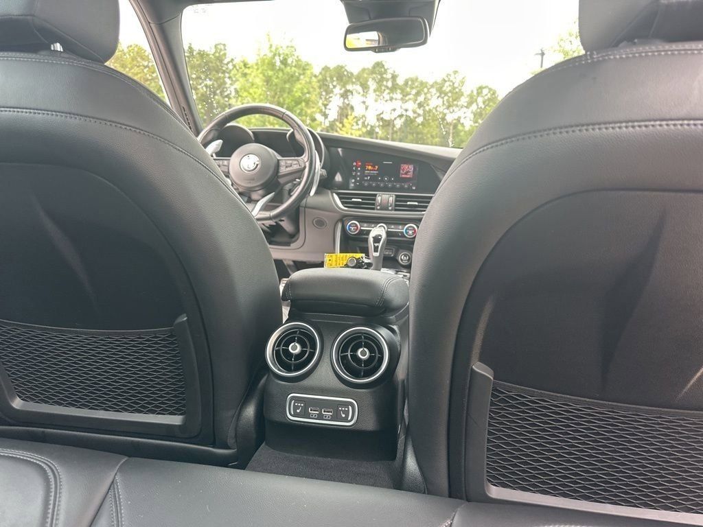 2022 Alfa White Alfa Romeo Giulia Sprint RWD Sedan
