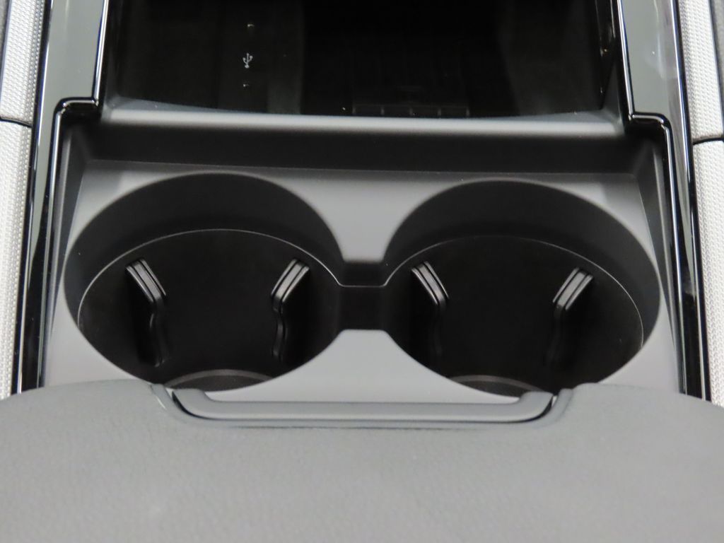 Thumbnail: 2026 Porsche Panamera - 28