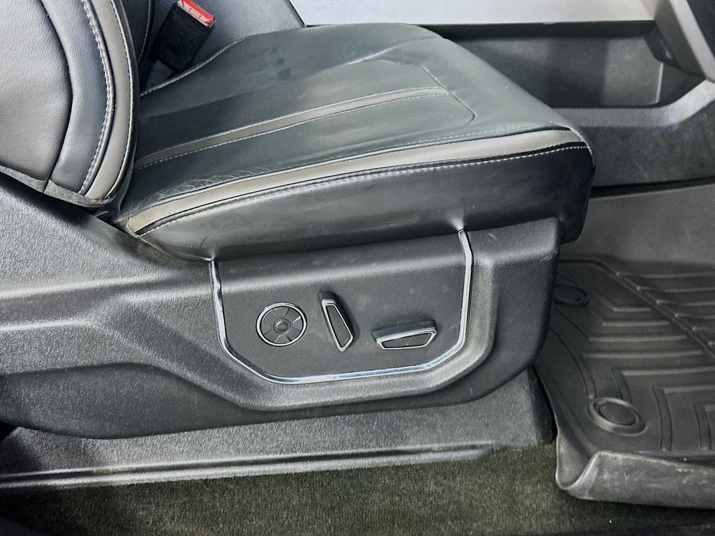 Used 2017 Gray Ford Platinum image 23