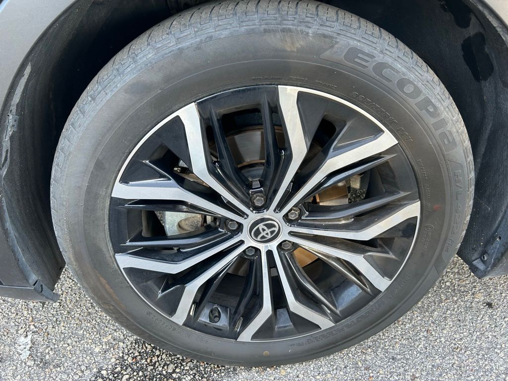 Thumbnail: 2023 Toyota Crown - 9