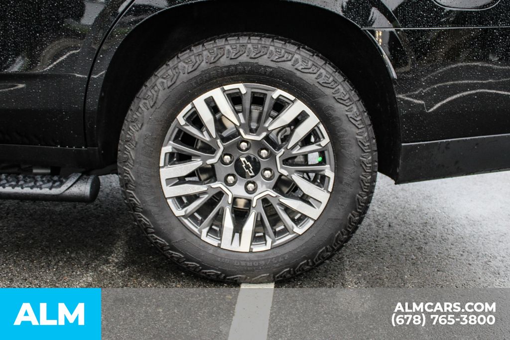Used 2025 Black Chevrolet Z71 image 15