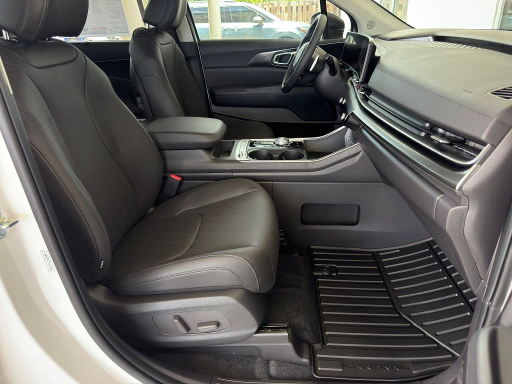 2026 Kia Carnival Hybrid SX White at Community Kia