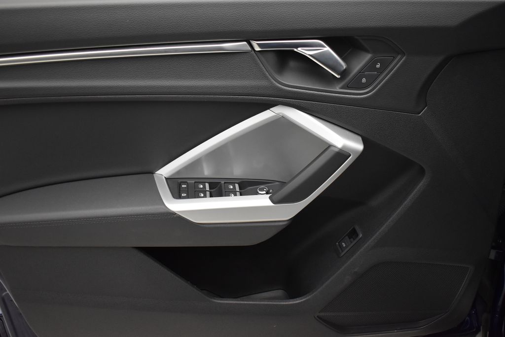 Thumbnail: 2025 Audi Q3 - 10