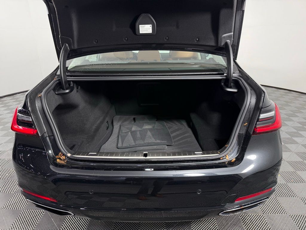 Thumbnail: 2022 BMW 7 Series - 26