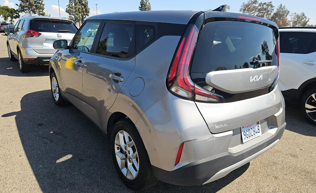2023 Kia Soul LX photo 2