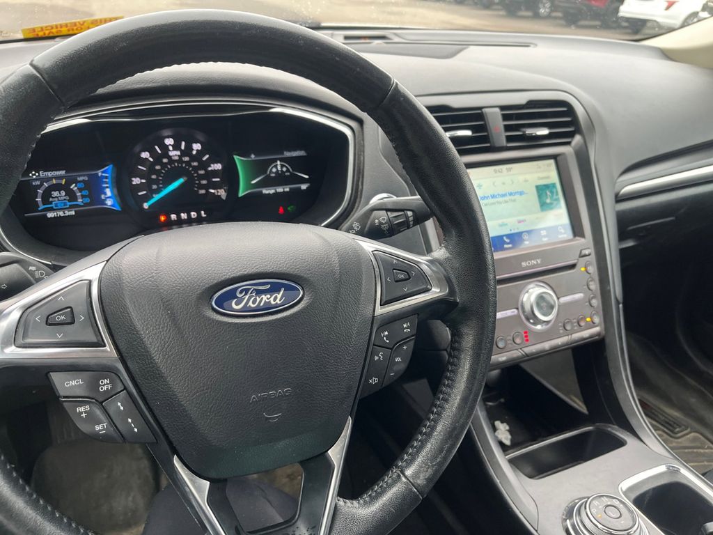 2020 Ford Fusion Hybrid Titanium 9