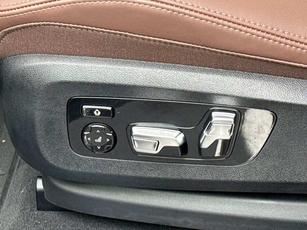 Thumbnail: 2027 BMW X7 - 12