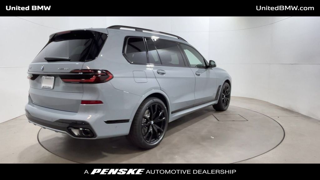 Thumbnail: 2026 BMW X7 - 8