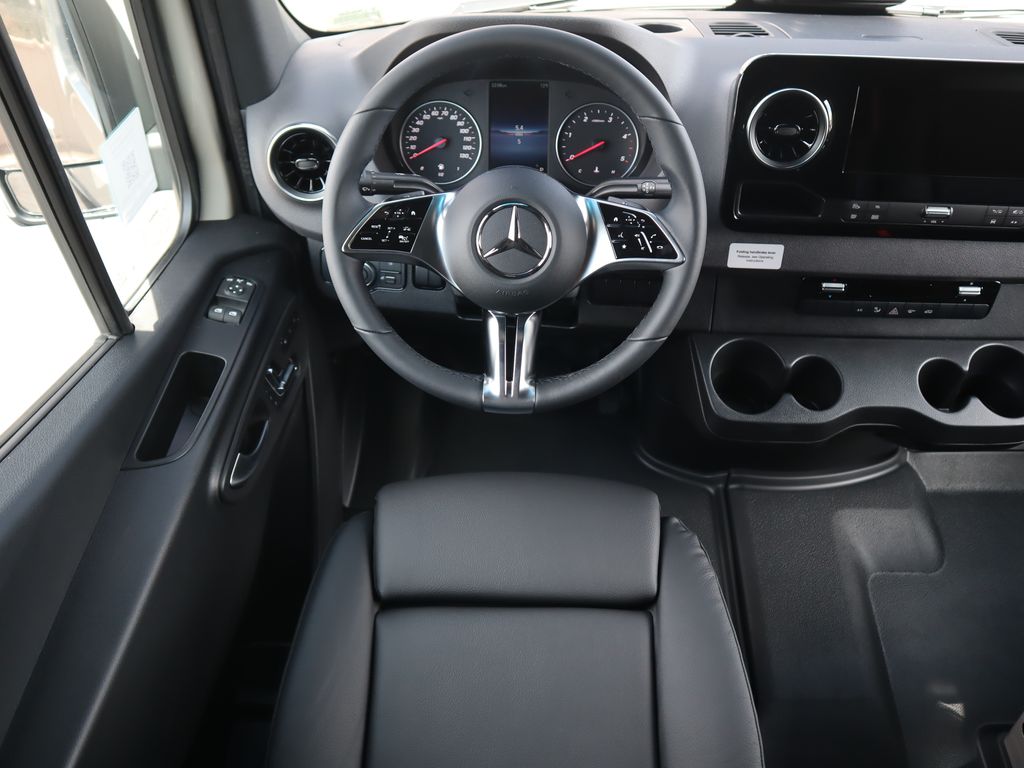 Thumbnail: 2025 Mercedes-Benz Sprinter - 11