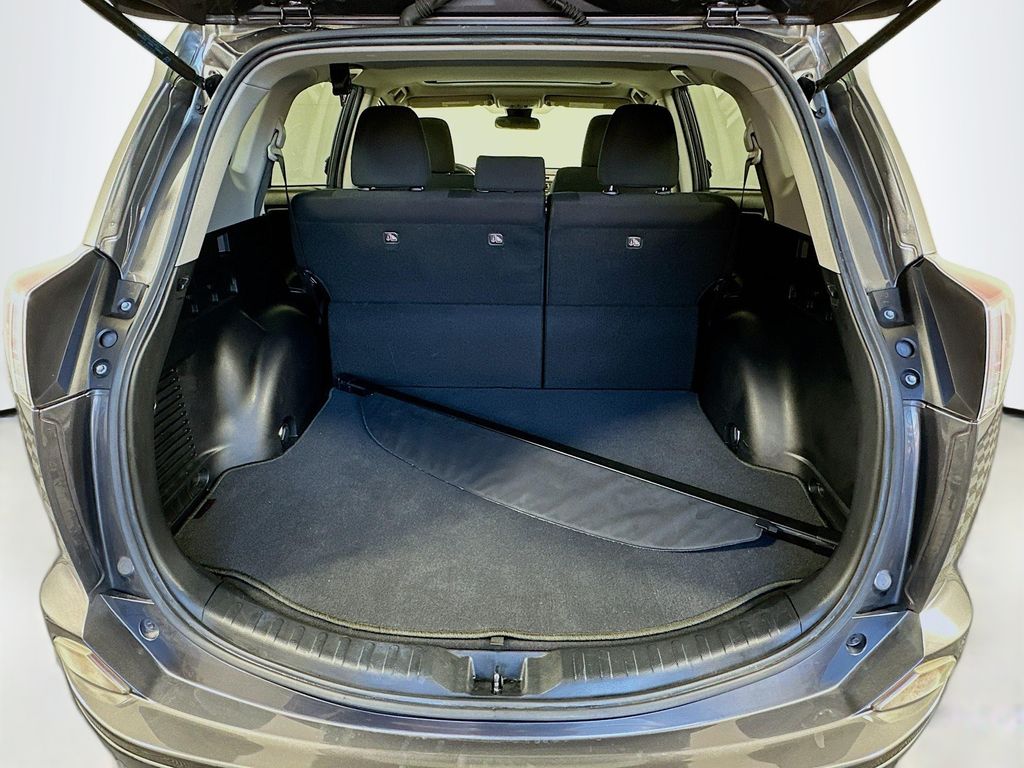 Thumbnail: 2018 Toyota RAV4 - 25