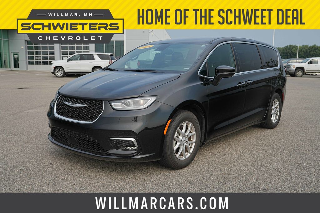 Diamond Black Crystal Pearlcoat 2026 Chrysler Pacifica Minivan Front-Wheel Drive 9-Speed Automatic