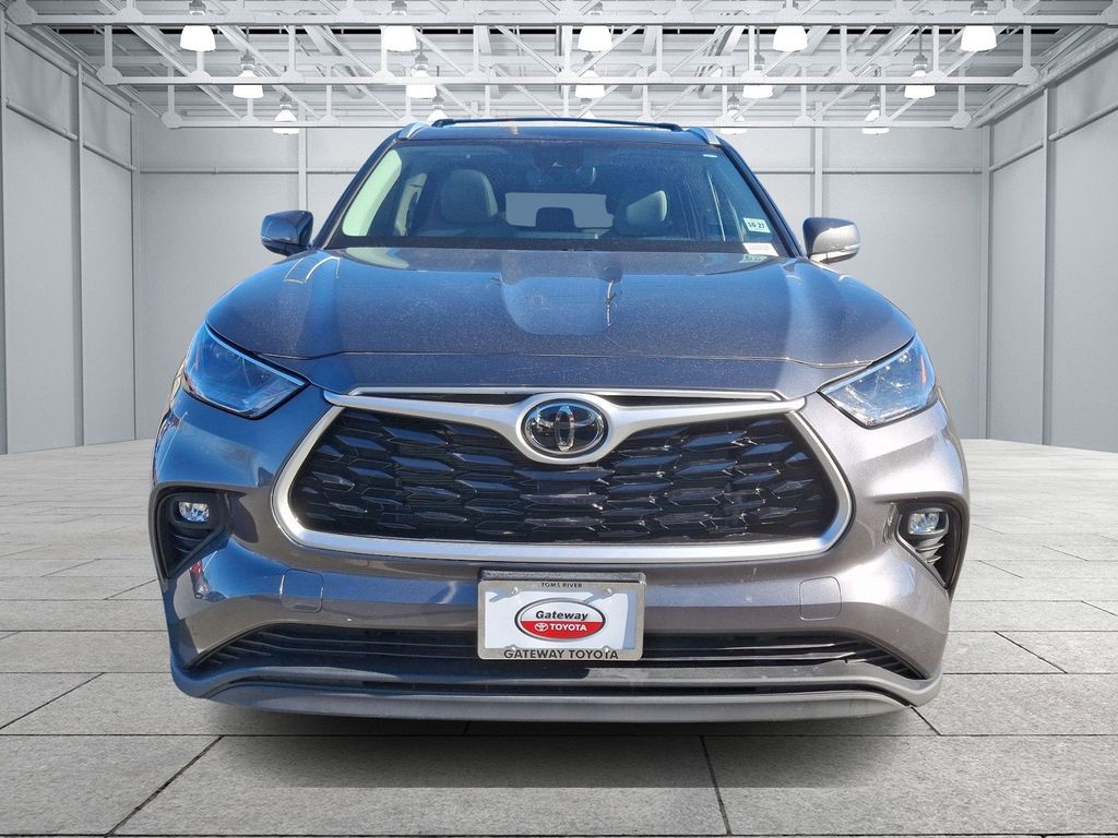 2022 Toyota Highlander XLE 2