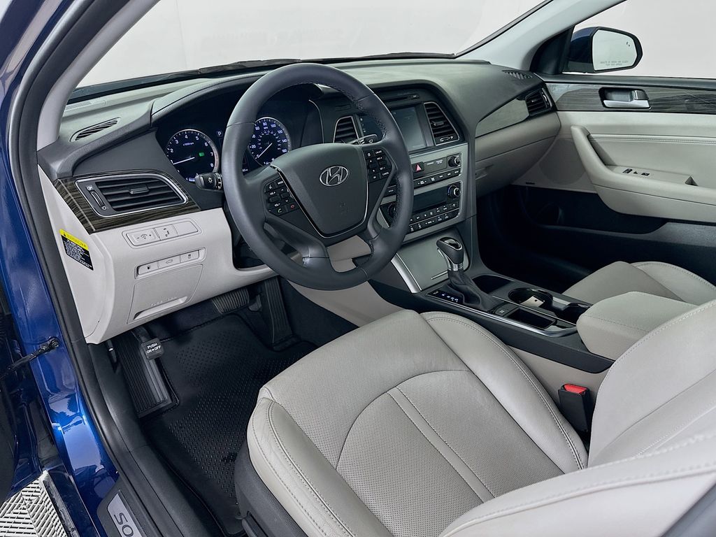 Thumbnail: 2017 Hyundai Sonata - 9