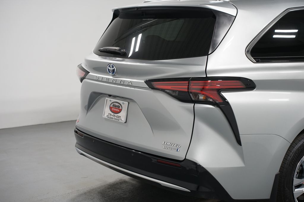 Thumbnail: 2023 Toyota Sienna - 9