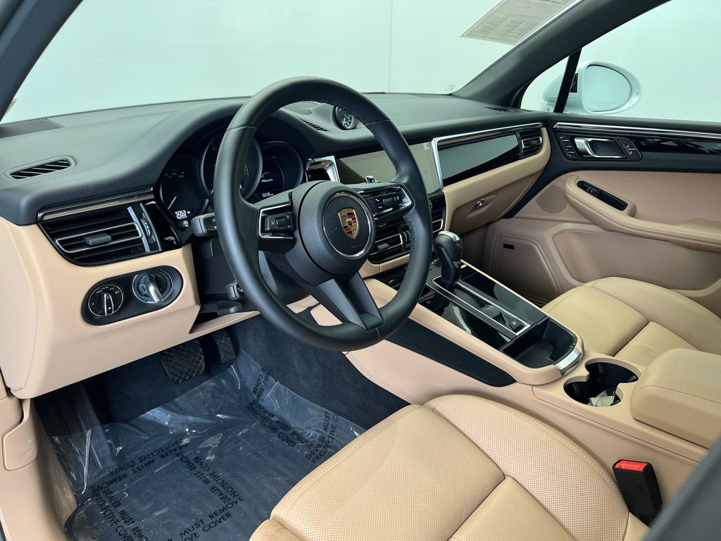 2025 Porsche Macan  4