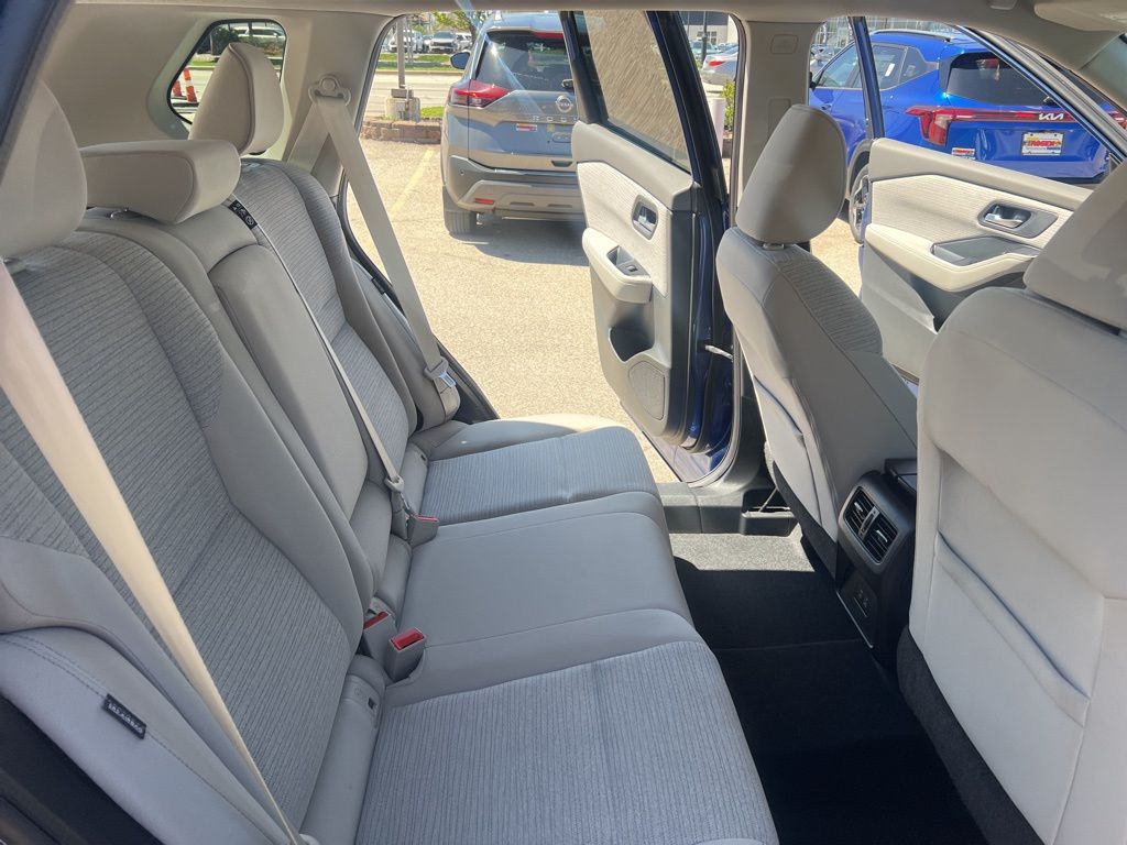 2021 Nissan Rogue SV photo