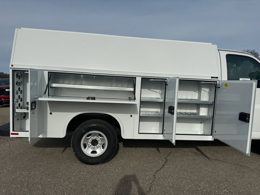 2024 GMC Savana 3500 Work Van 28