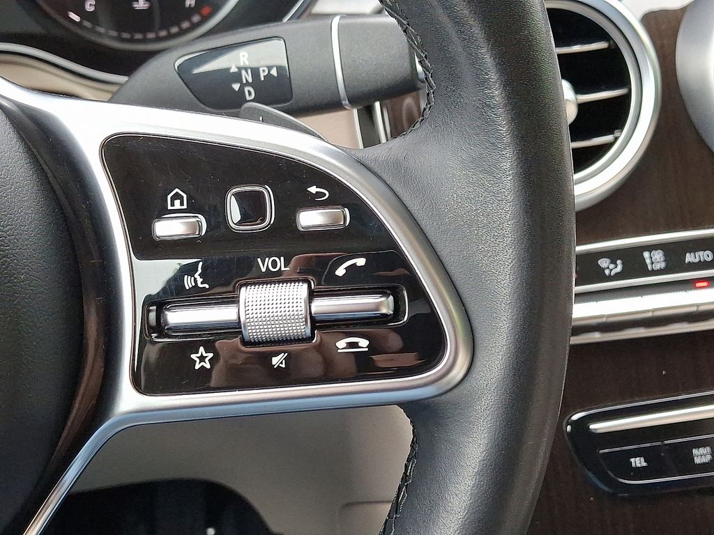 2021 Mercedes-Benz GLC 300 21