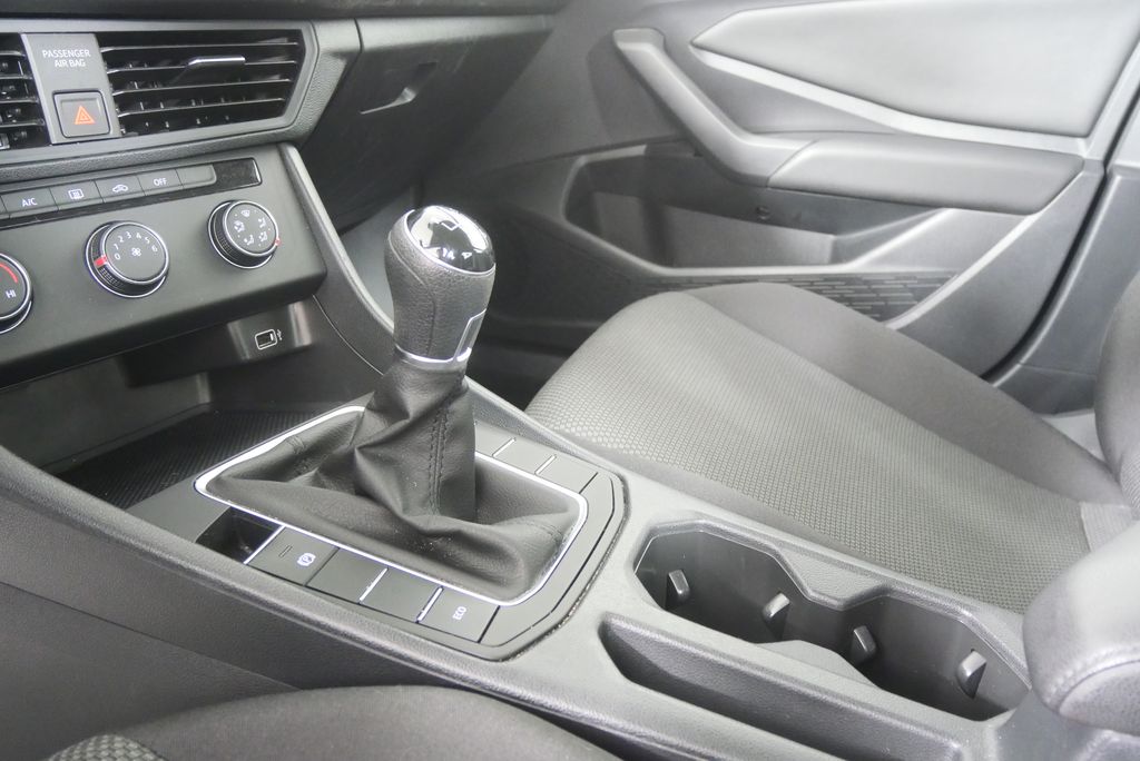 Thumbnail: 2019 Volkswagen Jetta - 21