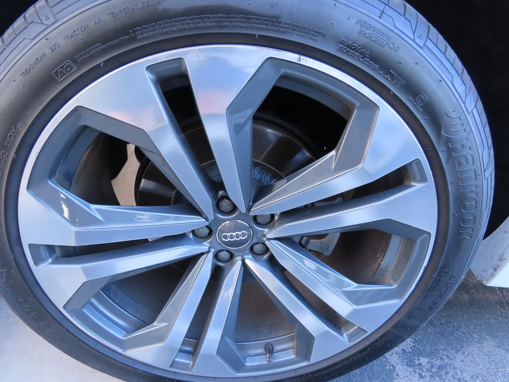 Thumbnail: 2019 Audi Q8 - 17